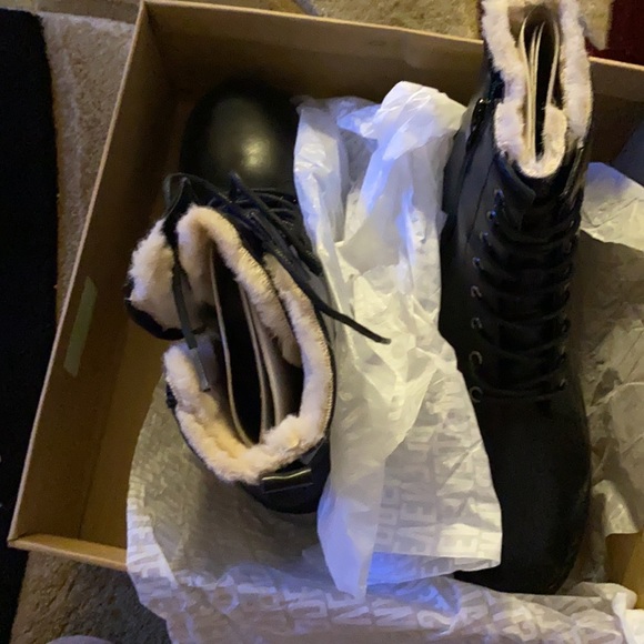 Black, size 8 , Steve Madden - Betty Combat Boots with fur, new , never worn. - Picture 3 of 5